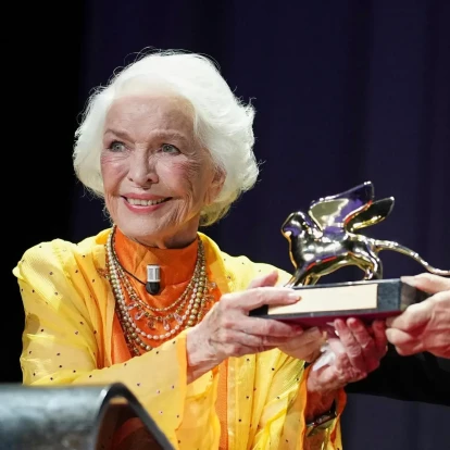Στα 93 της, η ηθοποιός Ellen Burstyn αποδεικνύει ότι η ηλικία είναι απλώς ένας αριθμός