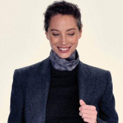 Η Christy Turlington επιστρέφει στον οίκο Armani για τη νέα Fall/Winter συλλογή
