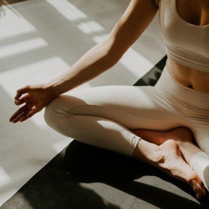 Οι θαυματουργές ασκήσεις yoga που θα βελτιώσουν την ποιότητα του ύπνου σας