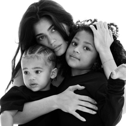 Η Kylie Jenner απαντά σε ένα οικογενειακό Q&A λίγο πιο διαφορετικό από τα άλλα