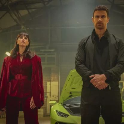 Ο Theo James και η Kaya Scodelario συναντιούνται σε μια συναρπαστική γαστρονομική αναμέτρηση