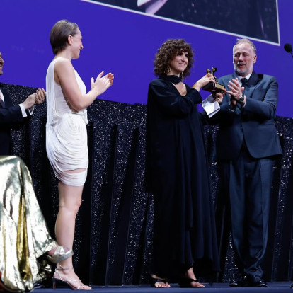 Φεστιβάλ Βενετίας 2026: Ο Χρυσός Λέοντας στο Woman Unknown και η ελληνική διάκριση για τη Ζακλίν Λέντζου