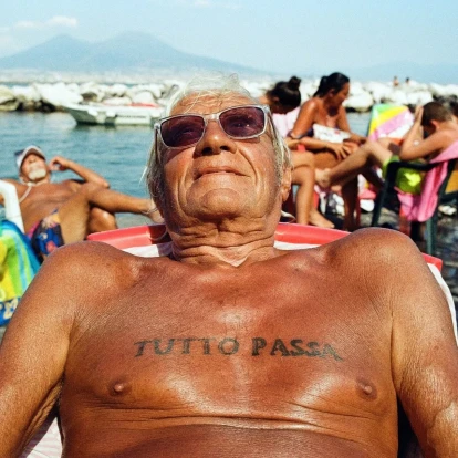 Tutto Passa: Η ιστορία πίσω από τον άνθρωπο που έγινε viral μέσα από τα social media