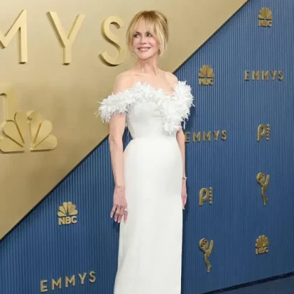 Emmys 2026: Tα best-dressed looks των celebrities στο κόκκινο χαλί