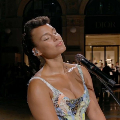 Η Alicia Keys και η εκρηκτική ερμηνεία του “I Feel Love” στο Vogue World Milano