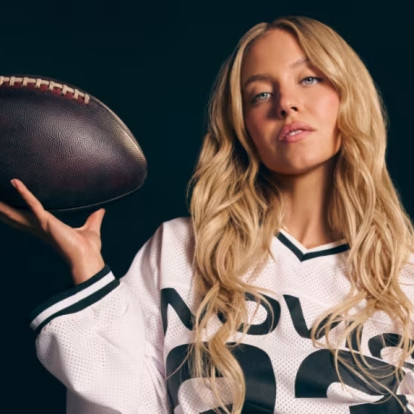 Η Sydney Sweeney, οι γυναίκες και ο αθλητισμός: Πόσο δύσκολο είναι μέχρι και σήμερα να αντικρίσουμε το θηλυκό σώμα χωρίς να το σεξουαλικοποιούμε;