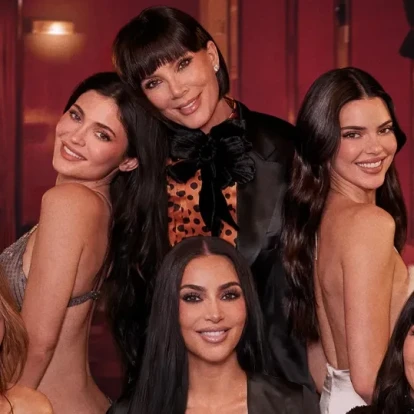Οι Kardashians επιστρέφουν στην οθόνη μας με μία σκανδαλώδη όγδοη σεζόν