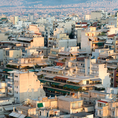 Στο “Athens as a Project”, ο Πλάτων Ησαΐας και ο Γιώργης Γερόλυμπος αναζητούν τις ιστορίες και τις δομές πίσω από την εικόνα της Αθήνας