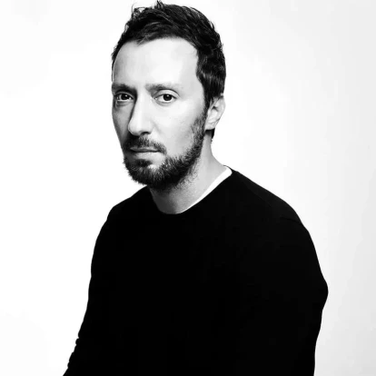 Ο Anthony Vaccarello αποχωρεί από τον Saint Laurent - αυτά είναι τα highlights μιας δεκαετίας που άφησε εποχή