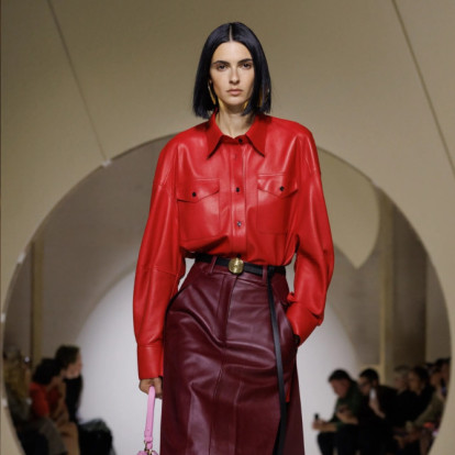 PFW, Day 5: Issey Miyake, Lanvin, Loewe, Givenchy και Victoria Beckham αποκαλύπτουν τη δική τους εκδοχή της σύγχρονης θηλυκότητας