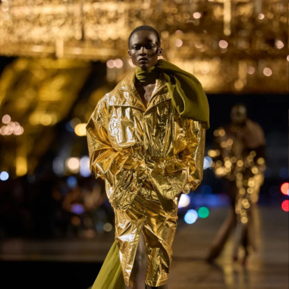 Saint Laurent SS27 in gold: Ήταν αυτό το εκπληκτικό show το τελευταίο του Anthony Vaccarello για τον οίκο;