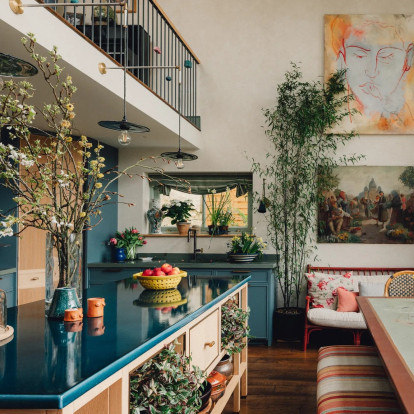 Η “Soft Kitchen” είναι η νέα τάση που κάνει την κουζίνα να μοιάζει περισσότερο με ένα ζεστό σαλόνι