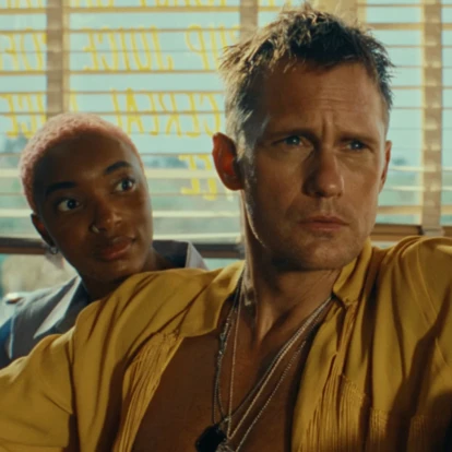 Ο Alexander Skarsgård γίνεται ο “Mr. Charm” των Rolling Stones