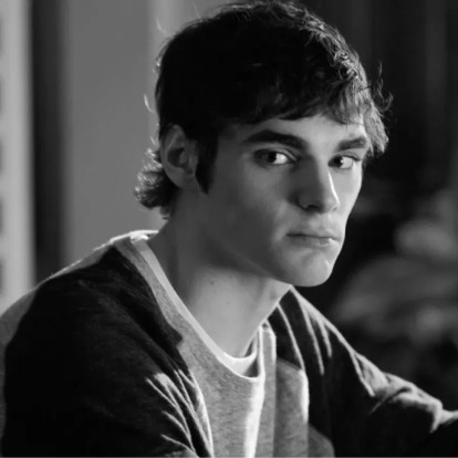 RJ Mitte: Έφυγε από τη ζωή ο ηθοποιός του Breaking Bad - Η ζωή πίσω από τον ρόλο του Walter White Jr.