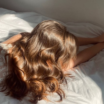 Rosemary Water: Το πιο πολυσυζητημένο haircare μυστικό της σεζόν είναι πράγματι τόσο αποτελεσματικό όσο όλοι λένε;
