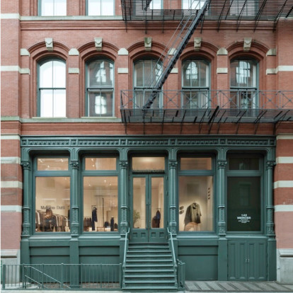 Το Massimo Dutti άνοιξε το νέο flagship store στη Νέα Υόρκη και στα εγκαίνιά του συναντά τον ποιητικό κόσμο της Patti Smith