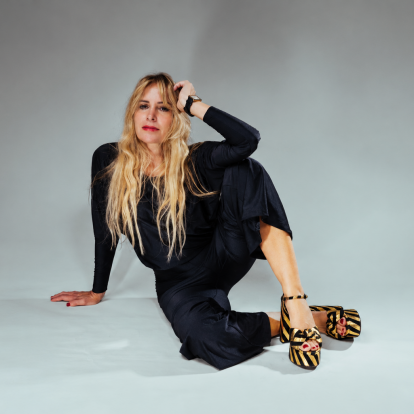 Η Αθήνα έχει τη δική της Carrie Bradshaw: Η Τζούλη Αγοράκη μιλά σε α' πρόσωπο