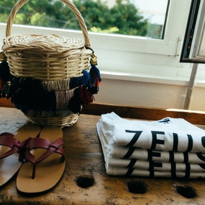 Η Zeus + Δione φέρνει την καλοκαιρινή διάθεση με τον πιο κομψό τρόπο