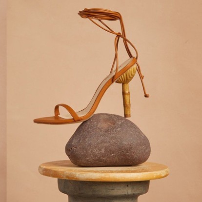 Fashion obsession: Η τσάντα-εμμονή έγινε παπούτσι