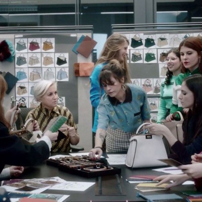 Μια εμβληματική τσάντα με ιταλική υπογραφή γιορτάζει τα 10 χρόνια της 