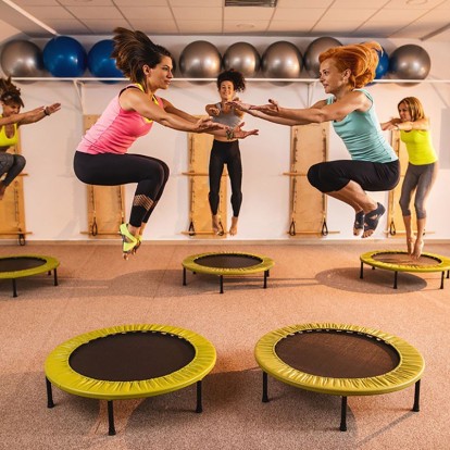 Κάψτε λίπος και θερμίδες κάνοντας τραμπολίνο