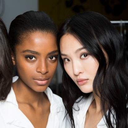 Βρείτε την ιδανική απόχρωση ρουζ σύμφωνα με το χρώμα του δέρματός σας