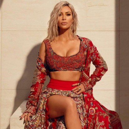 Αποκτήστε τους κοιλιακούς της Kim Kardashian