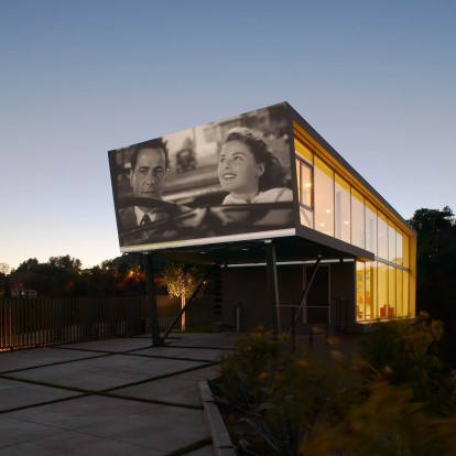 Σινεμά κάτω απ' τα αστέρια: οι θερινοί κινηματογράφοι της πόλης