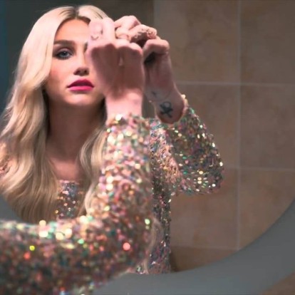 Το βαθιά ανθρωπιστικό μήνυμα στο νέο videoclip της Kesha