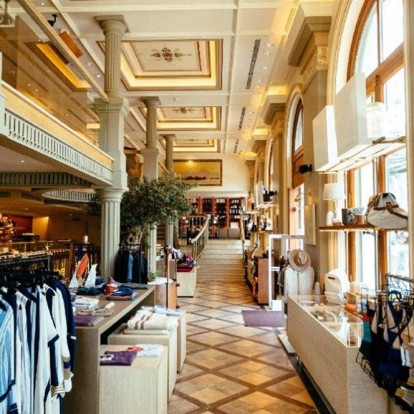 Η Zeus + Δione ενώνει τις δυνάμεις της με τη σχεδιάστρια Κατερίνα Ψωμά