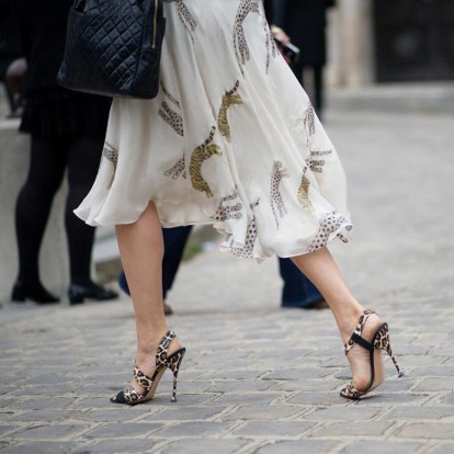 5 λάθη που κάνουμε όταν φοράμε τακούνια το καλοκαίρι