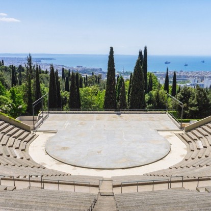 3 θεατρικές παραστάσεις της πόλης για τον πρώτο μήνα του καλοκαιριού