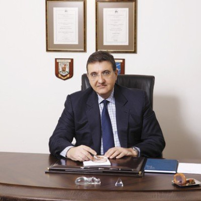 Manu Sciente 