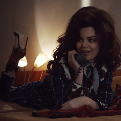 Kendall Jenner & Bella Hadid μαζί σε εντυπωσιακή καμπάνια 