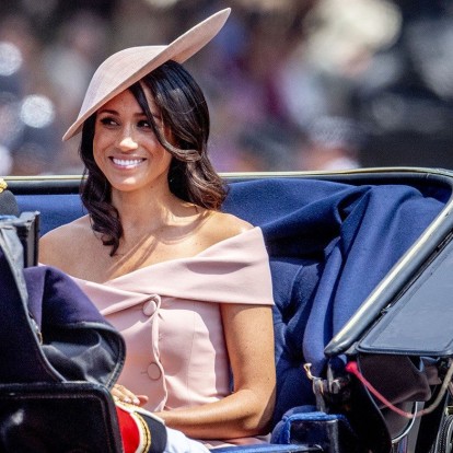 Αυτό είναι το χρώμα που έκανε τάση η Meghan Markle