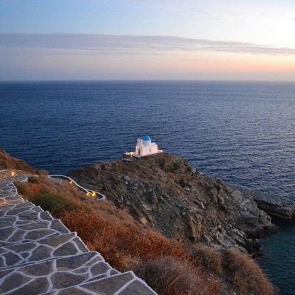 Tα 3 ελληνικά νησιά για ιδανικές διακοπές με τον σύντροφό σας