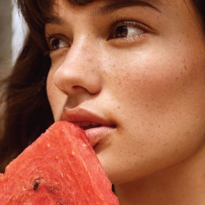 6 δροσιστικά καλλυντικά με εκχύλισμα καρπούζι που θα θέλετε να φάτε