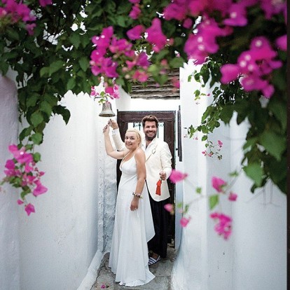 Οι Γεώργιος Καράμπελας και Μαρίνα Κουταρέλλη γιόρτασαν 15 χρόνια γάμου 