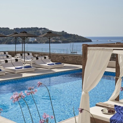 Μια εκπληκτική όαση φιλοξενίας σας καλωσορίζει στην υπέροχη Σκιάθο