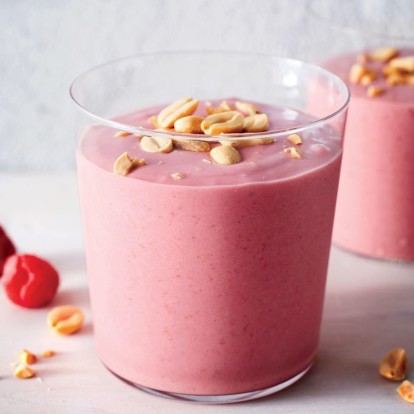 4 smoothies που θα σας κρατήσουν χορτάτες μέχρι το μεσημεριανό
