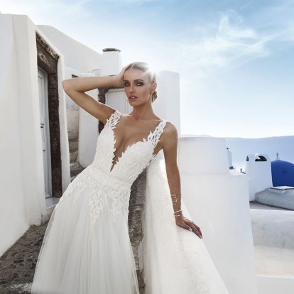 Διαλέξτε τα σωστά κοσμήματα ανάλογα με τη λαίμοκοψη του νυφικού σας 