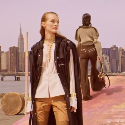 Κάντε μία βόλτα στο Brooklyn παρέα με τα κορίτσια της Chloe