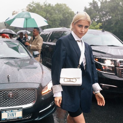 Η στιλιστική δύναμη της crossbody bag