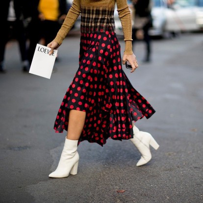 Πώς να συνδυάσετε τα λευκά μποτάκια για να δημιουργήσετε άψογα looks