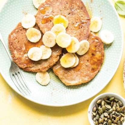 Φτιάξτε λαχταριστά pancakes με βρώμη και μπανάνα