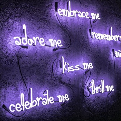 H Άννα Φαφαλιού παρουσιάζει την έκθεσή της με τίτλο Few Things We Left Unsaid