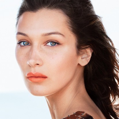 Πώς να υιοθετήσετε πρώτες το απόλυτο χρώμα του 2019 στο μακιγιάζ σας 