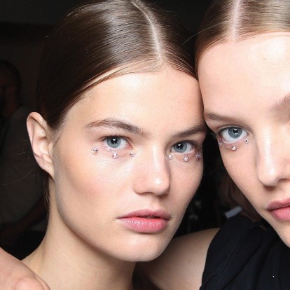 Doctors say: Οι θεραπείες που θα σας χαρίσουν την πολυπόθητη λάμψη