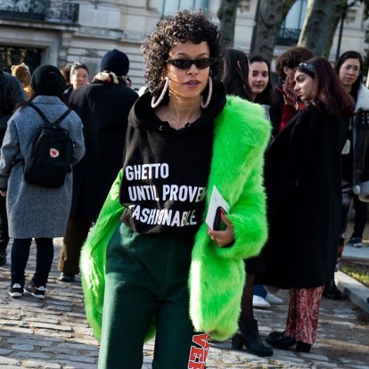 Πως θα κάνετε ένα glam update στο αγαπημένο σας φούτερ 