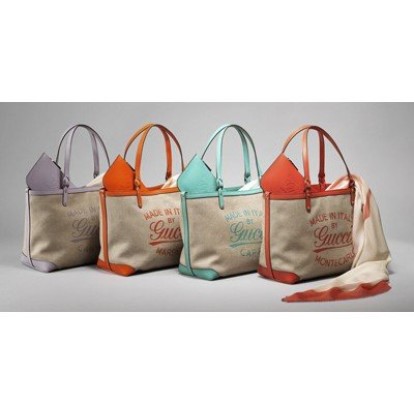 Holiday totes